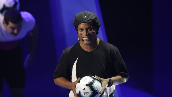 Ronaldinho, exfutbolista brasileño - Sputnik Mundo