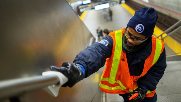 Desinfección del metro en EEUU debido al nuevo coronavirus - Sputnik Mundo