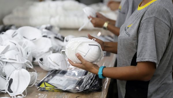 Producción de mascarillas Producción de mascarillas - Sputnik Mundo