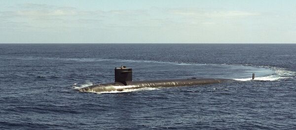 Un submarino emergiendo - Sputnik Mundo