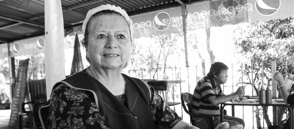 Tía Doris en su negocio Tía Doris en su negocio - Sputnik Mundo