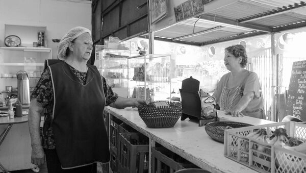 La Tía Doris: chilena incansable y profesora de la vida - Sputnik Mundo