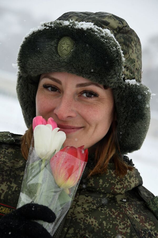 Así se preparan en Rusia para felicitar a las mujeres en su día
 - Sputnik Mundo