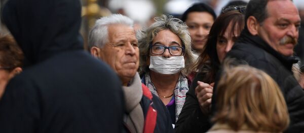 Mujer con mascarilla en Madrid  - Sputnik Mundo