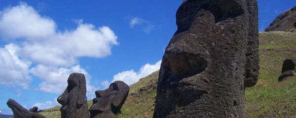 Estatuas moái de la isla de Pascua  - Sputnik Mundo