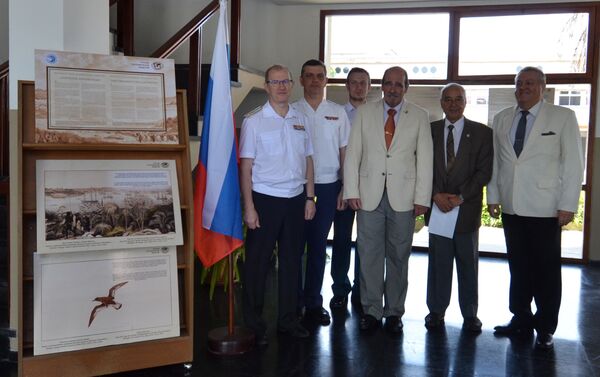 Visitantes de la exposición dedicada al 200 del descubrimiento de la Antártida en la Escuela Naval de Montevideo Visitantes de la exposición dedicada al 200 del descubrimiento de la Antártida en la Escuela Naval de Montevideo - Sputnik Mundo