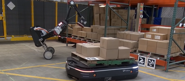 Los robots de Boston Dynamics y OTTO Motors trabajan en un almacén - Sputnik Mundo