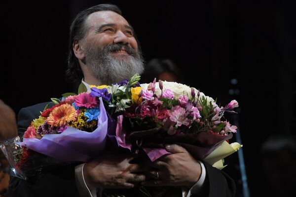 Regalar flores a una mujer en Rusia es toda una ciencia - Sputnik Mundo