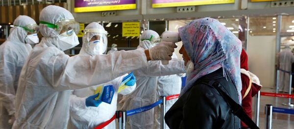 Miden la temperatura para detectar el coronavirus en Irán - Sputnik Mundo