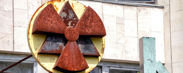 Un signo de radiación (imagen referencial) - Sputnik Mundo