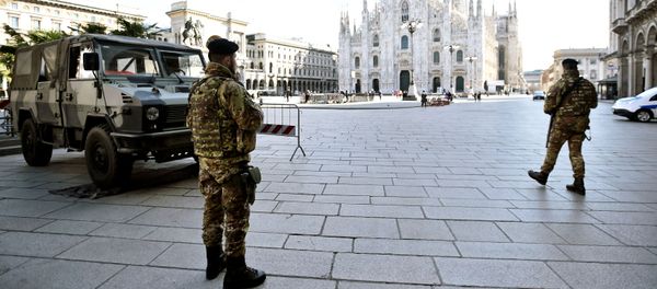 Plaza de Duomo en Milano (Italia) durante la cuarentena  - Sputnik Mundo