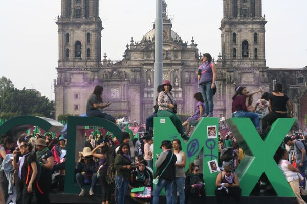 Megamarcha feminista en la Ciudad de México por el Día Internacional de la Mujer - Sputnik Mundo