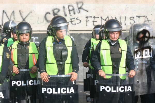 Megamarcha feminista en la Ciudad de México por el Día Internacional de la Mujer  - Sputnik Mundo