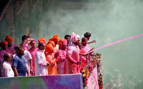 Los espectaculares colores de Holi, el festival hindú de primavera  - Sputnik Mundo