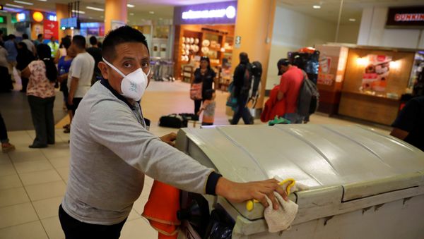 La gente en el aeropuerto de Jorge Chávez en Lima La gente en el aeropuerto de Jorge Chávez en Lima - Sputnik Mundo