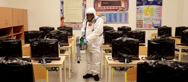 Desinfectación de clases por el coronavirus - Sputnik Mundo