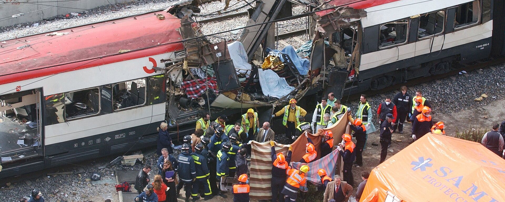 Uno de los trenes de Atocha tras la explosión - Sputnik Mundo, 1920, 11.03.2024