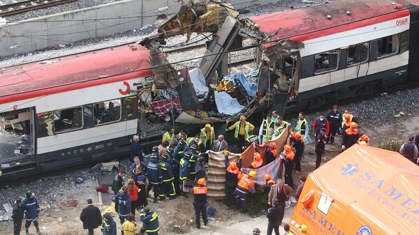 Uno de los trenes de Atocha tras la explosión - Sputnik Mundo