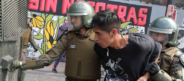 Protestas contra el Gobierno de Sebastián Piñera en Chile - Sputnik Mundo