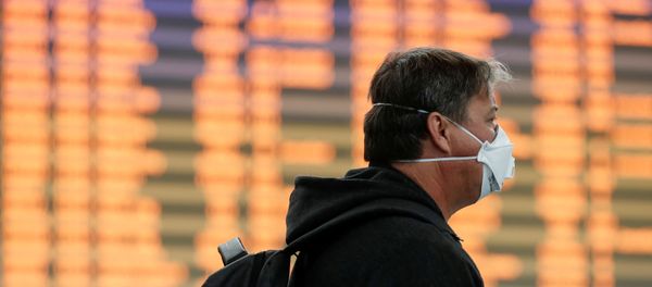Un turista en mascarilla - Sputnik Mundo