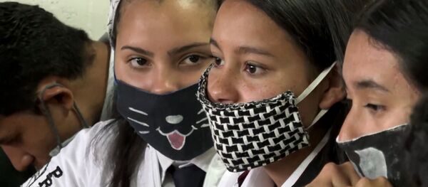 Estudiantes colombianos combaten de forma innovadora el coronavirus - Sputnik Mundo