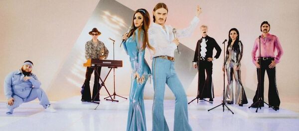 El vídeo de la canción 'Uno' del grupo ruso de música 'rave' Little Big - Sputnik Mundo