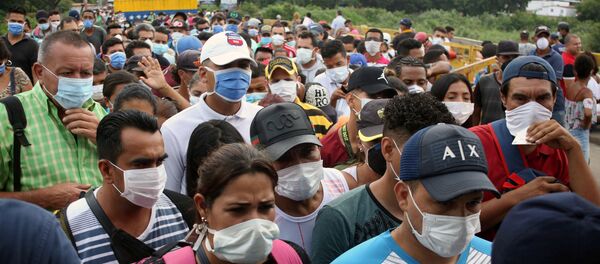 La gente en mascarillas - Sputnik Mundo