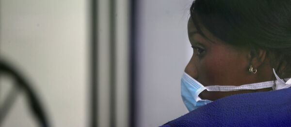 Una mujer en mascarilla en Santo Domingo, República Dominicana  - Sputnik Mundo