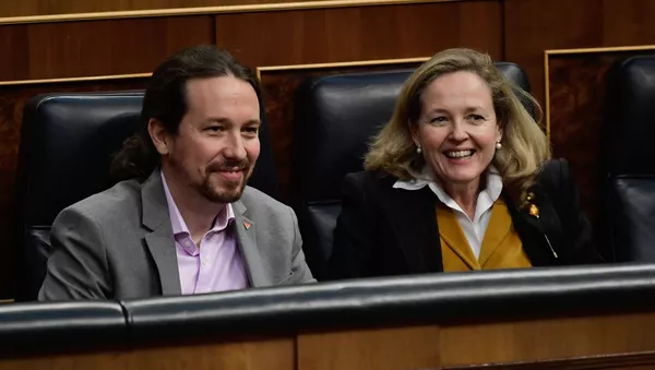 Pablo Iglesias y Nadia Calviño - Sputnik Mundo