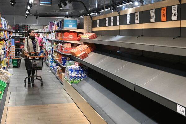 Calles y supermercados vacíos: el COVID-19 azota Madrid Calles y supermercados vacíos: el COVID-19 azota Madrid - Sputnik Mundo