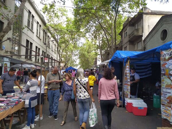 El coronavirus llegó a Uruguay entre memes, papel higiénico y contradicciones | Fotos, vídeos - Sputnik Mundo