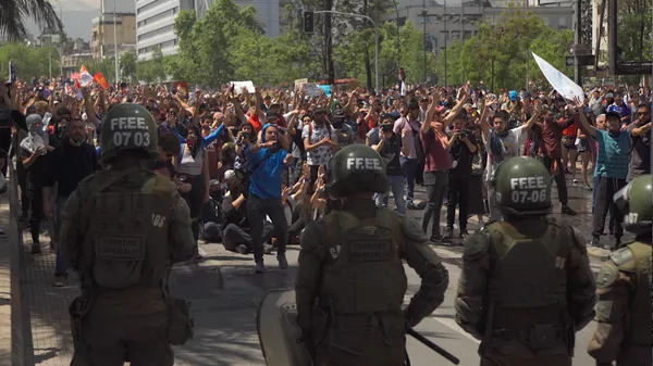 Manifestaciones frente a la Policía  - Sputnik Mundo