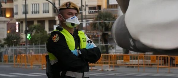 Militares en las calles: así vive España la epidemia del coronavirus - Sputnik Mundo
