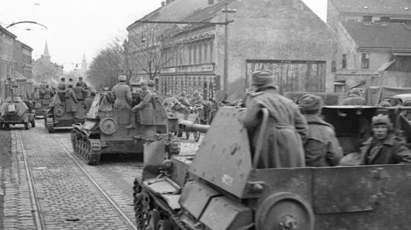 Tropas soviéticas entran en Viena tras liberar la ciudad de las fuerzas nazis (archivo) - Sputnik Mundo