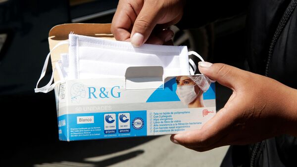 Un paquete de mascarillas Un paquete de mascarillas - Sputnik Mundo