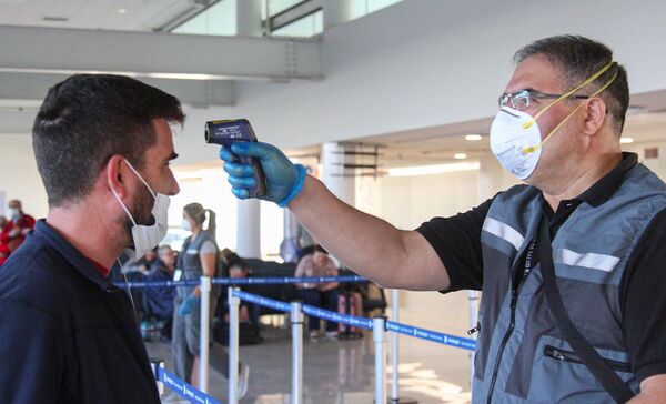 Control de ingreso en aeropuerto de Chile - Sputnik Mundo