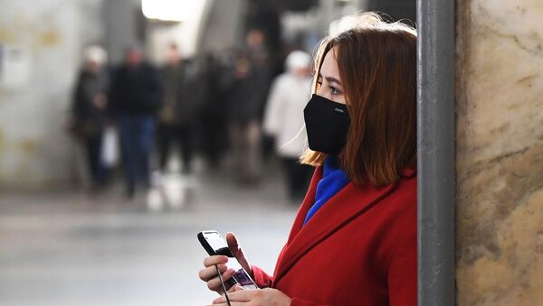 Una mujer en mascarilla (imagen referencial) - Sputnik Mundo