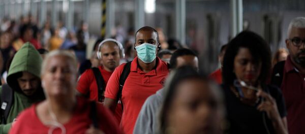 Un hombre en mascarilla en Río de Janeiro, Brasil (archivo) Un hombre en mascarilla en Río de Janeiro, Brasil (archivo) - Sputnik Mundo