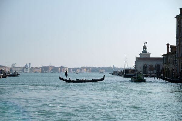 Cómo se han limpiado los canales de Venecia por el coronavirus

 - Sputnik Mundo