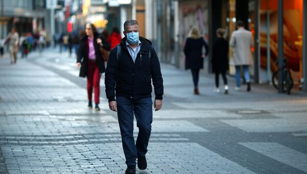 Un hombre en mascarilla (imagen referencial)  - Sputnik Mundo