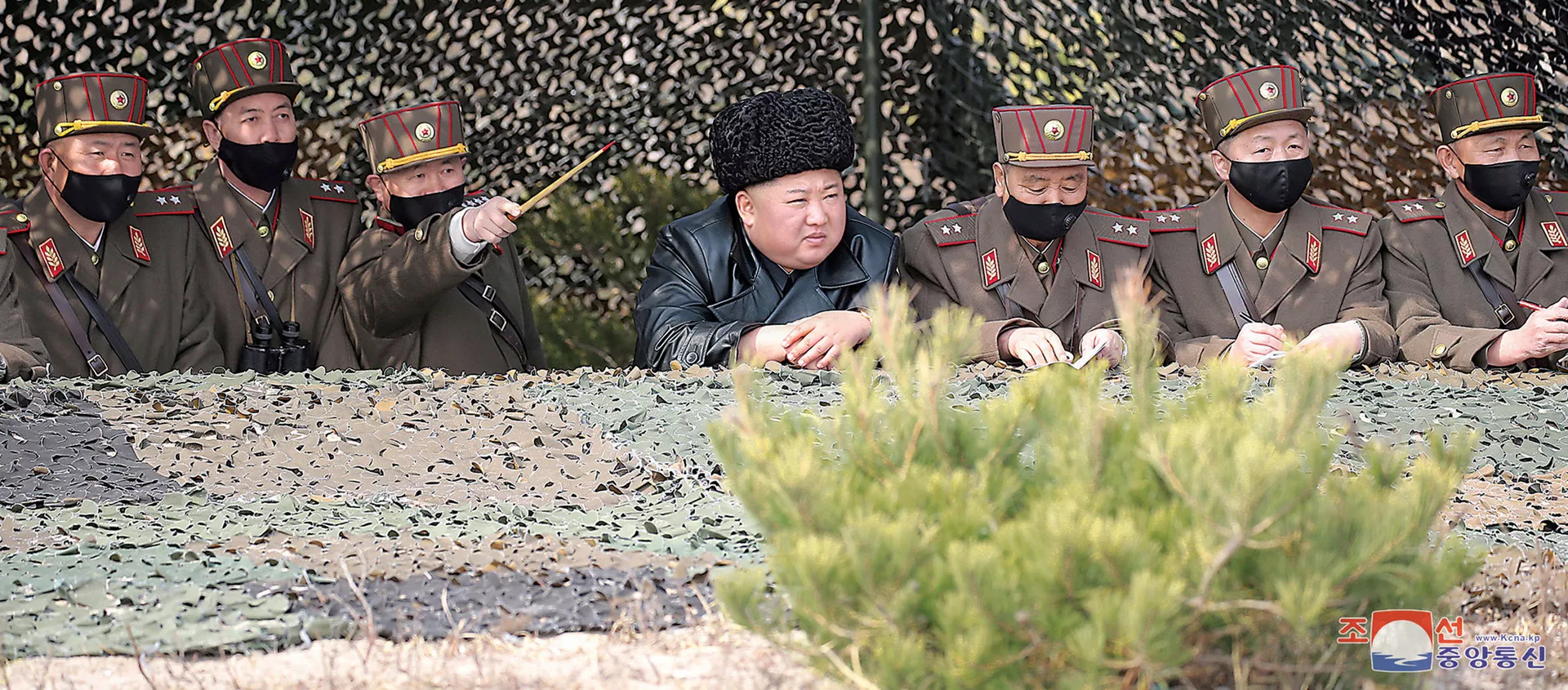 El líder de Corea del Norte, Kim Jong-un, observa los ejercicios militares El líder de Corea del Norte, Kim Jong-un, observa los ejercicios militares - Sputnik Mundo, 1920, 19.03.2020