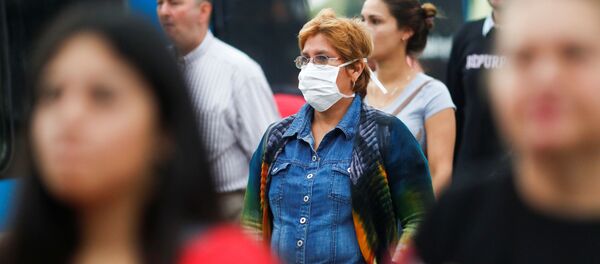Una mujer en mascarilla en el metro de Buenos Aires - Sputnik Mundo