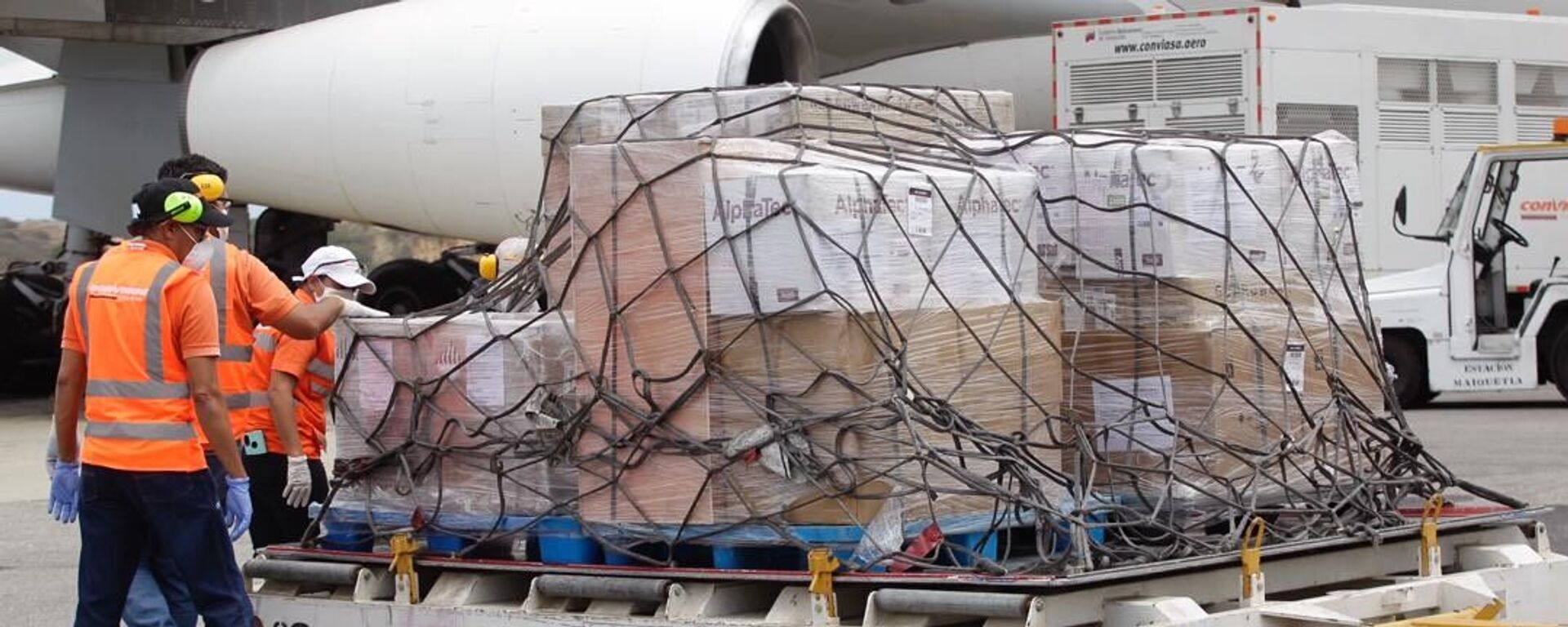 La llegada de la ayuda humanitaria de República Popular China para combatir el virus COVID-19 La llegada de la ayuda humanitaria de República Popular China para combatir el virus COVID-19 - Sputnik Mundo, 1920, 17.05.2021