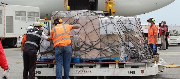 La llegada de la ayuda humanitaria de República Popular China para combatir el virus COVID-19 - Sputnik Mundo