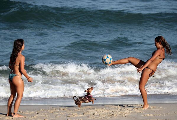 Las fotos más impactantes de la semana: el coronavirus captado en instantáneas

 - Sputnik Mundo