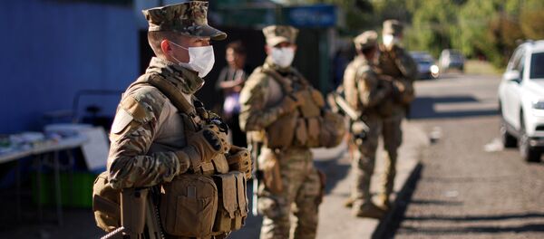 Militares chilenos durante el brote de coonavirus - Sputnik Mundo