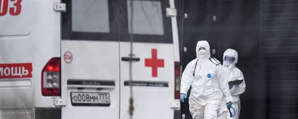 Médicos en el territorio del hospital №40 en Moscú, Rusia - Sputnik Mundo