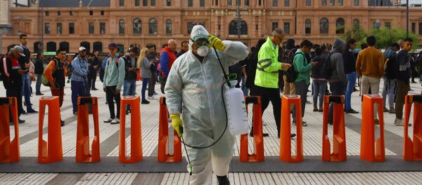 Limpieza con desinfectantes en Buenos Aires, Argentina Limpieza con desinfectantes en Buenos Aires, Argentina - Sputnik Mundo