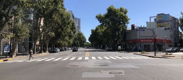 Calles desiertas en Buenos Aires, durante el primer día de cuarentena obligatoria - Sputnik Mundo