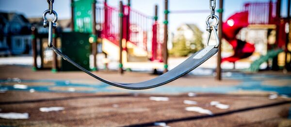 Columpio vacío  - Sputnik Mundo